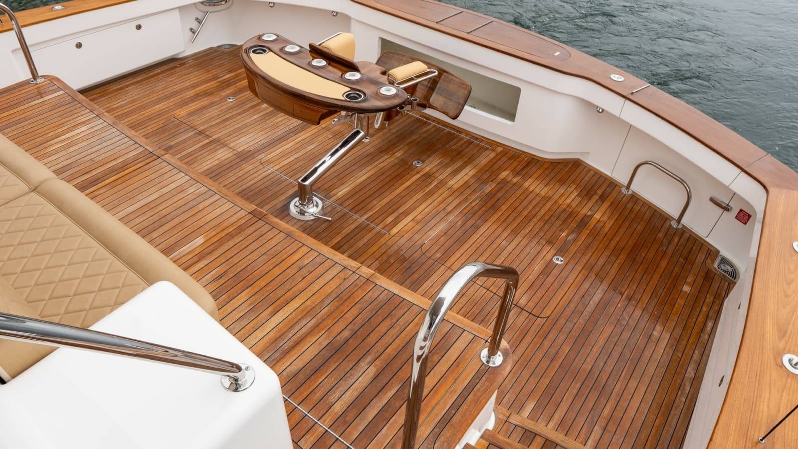 2020 Viking 92 Skybridge - Photo 63