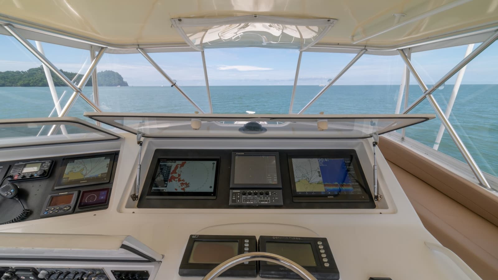 2002 Viking 61 Convertible - Photo 57
