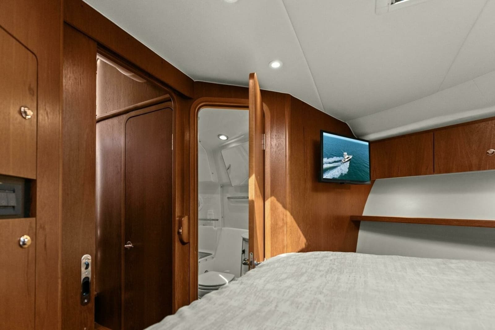 2013 Tiara Yachts 3900 Convertible - Photo 23