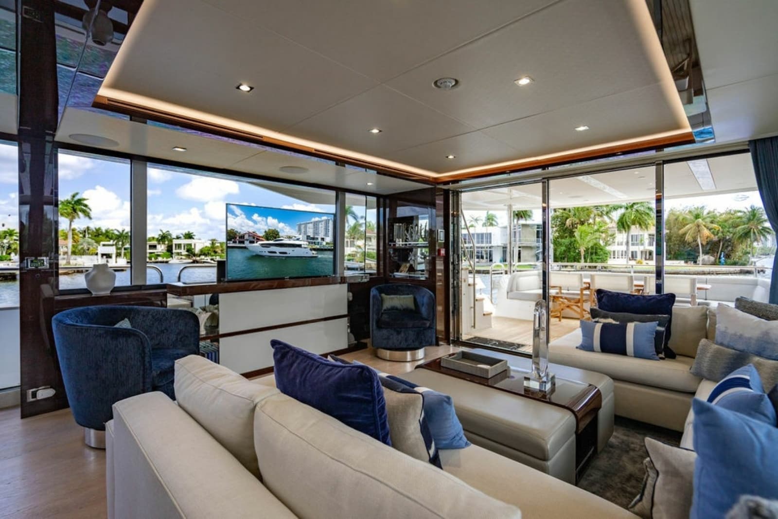 2019 Sunseeker 95 Motor Yacht - Photo 50