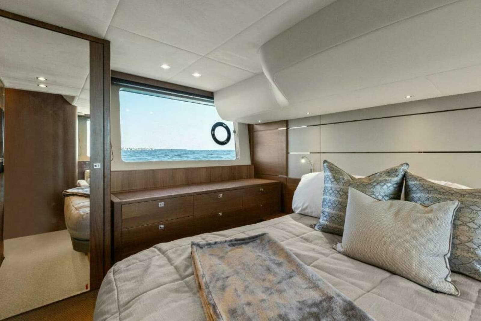 2016 Princess 60 Flybridge - Photo 36