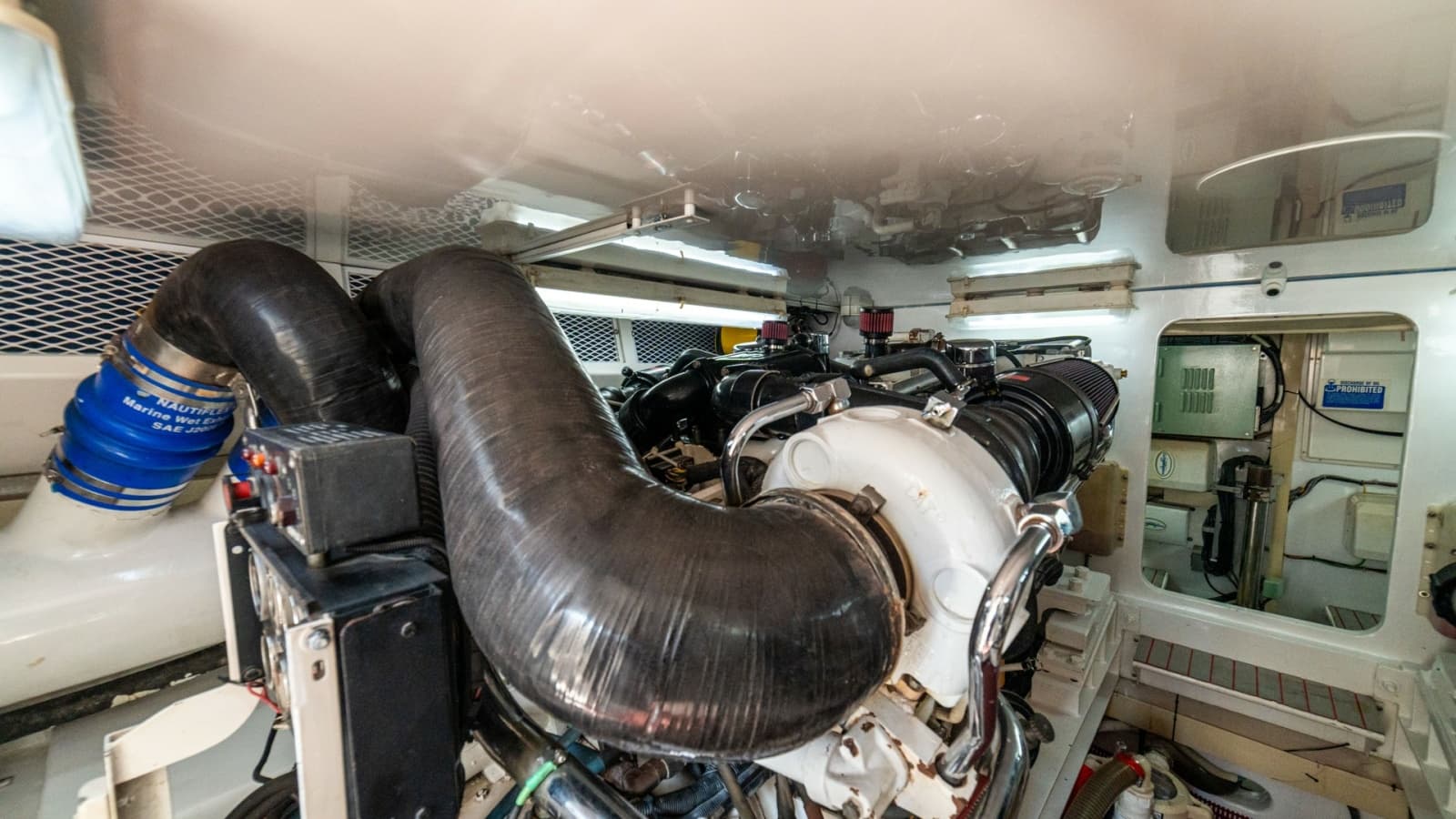 2001 Viking 61 Convertible - Photo 73