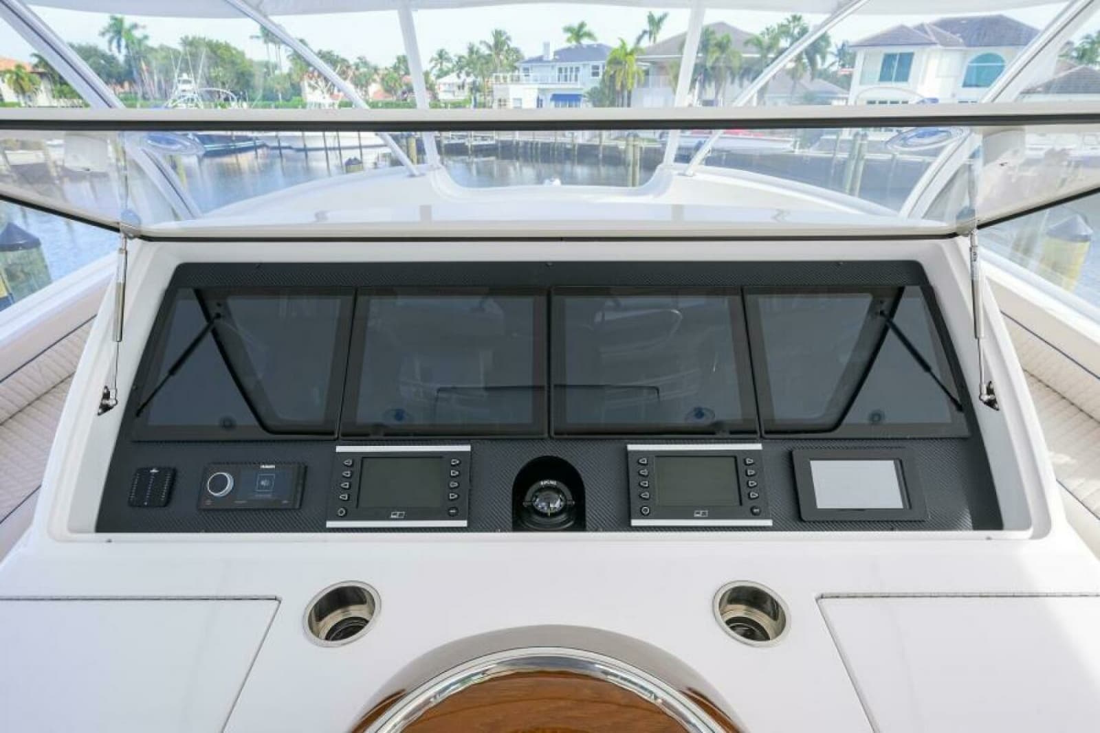 2024 Viking 80 Convertible - Photo 30