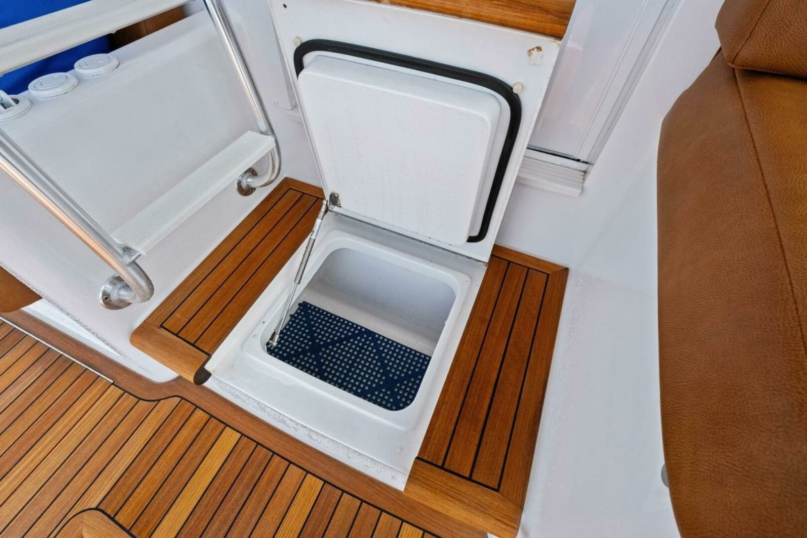 2012 Viking 82 Convertible - Photo 139
