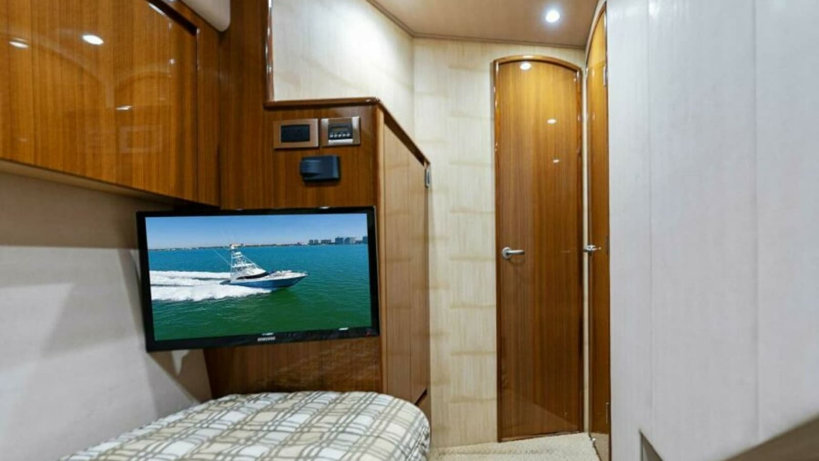 2013 Viking 55 Convertible - Photo 17