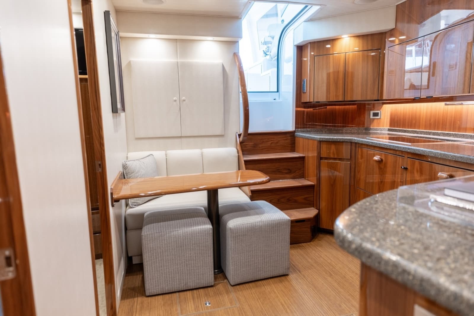 2018 Viking 52 Sport Tower - Photo 13