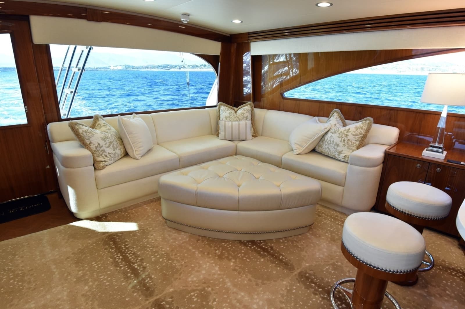 2019 Viking 80 Skybridge - Photo 13