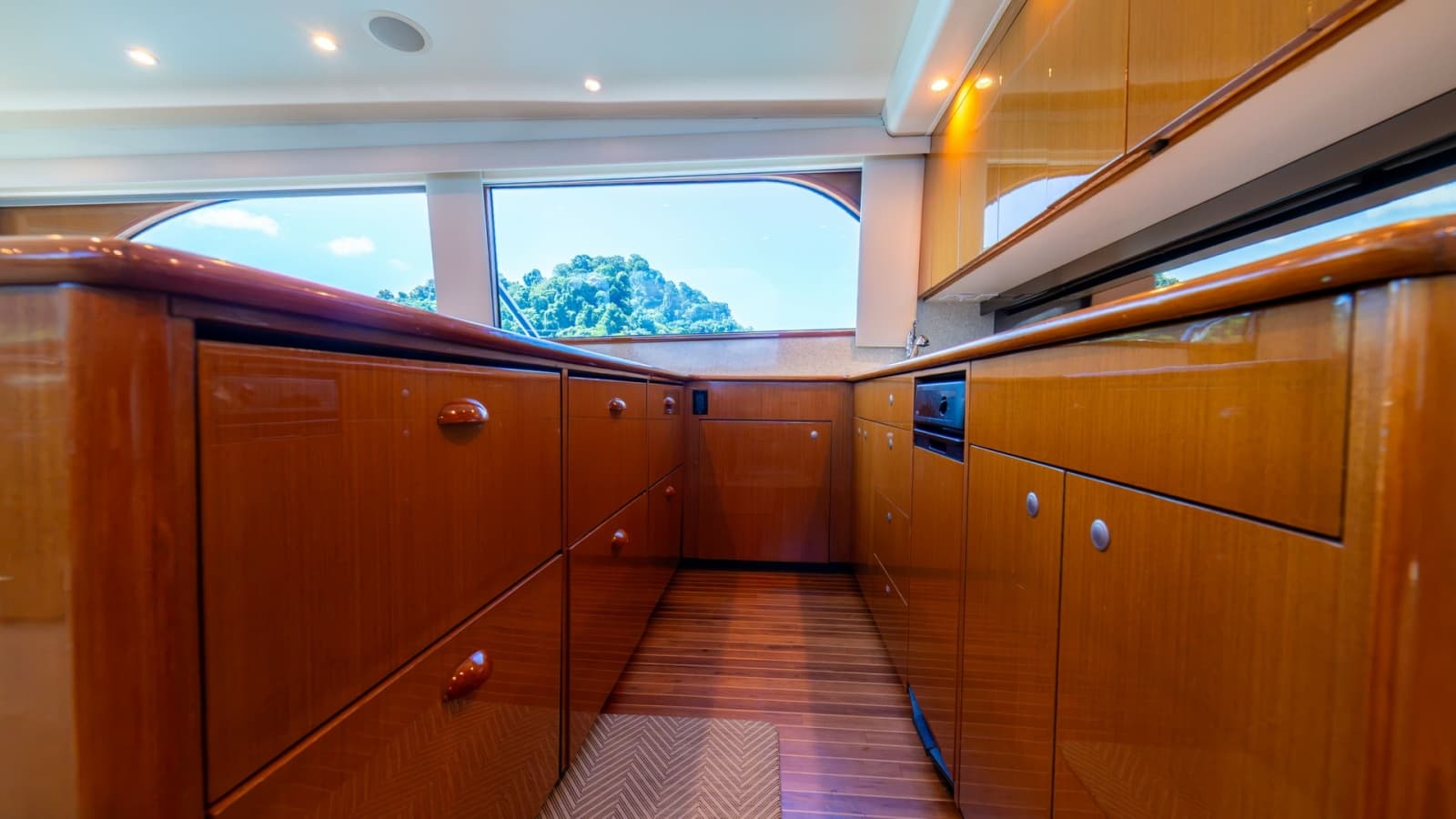 2001 Viking 61 Convertible - Photo 15