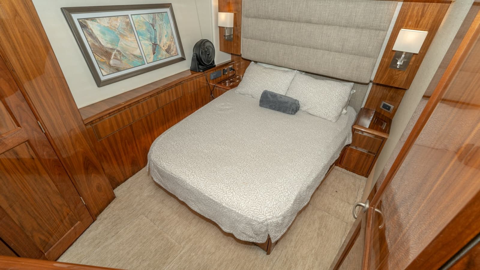2017 Viking 55 Convertible - Photo 18