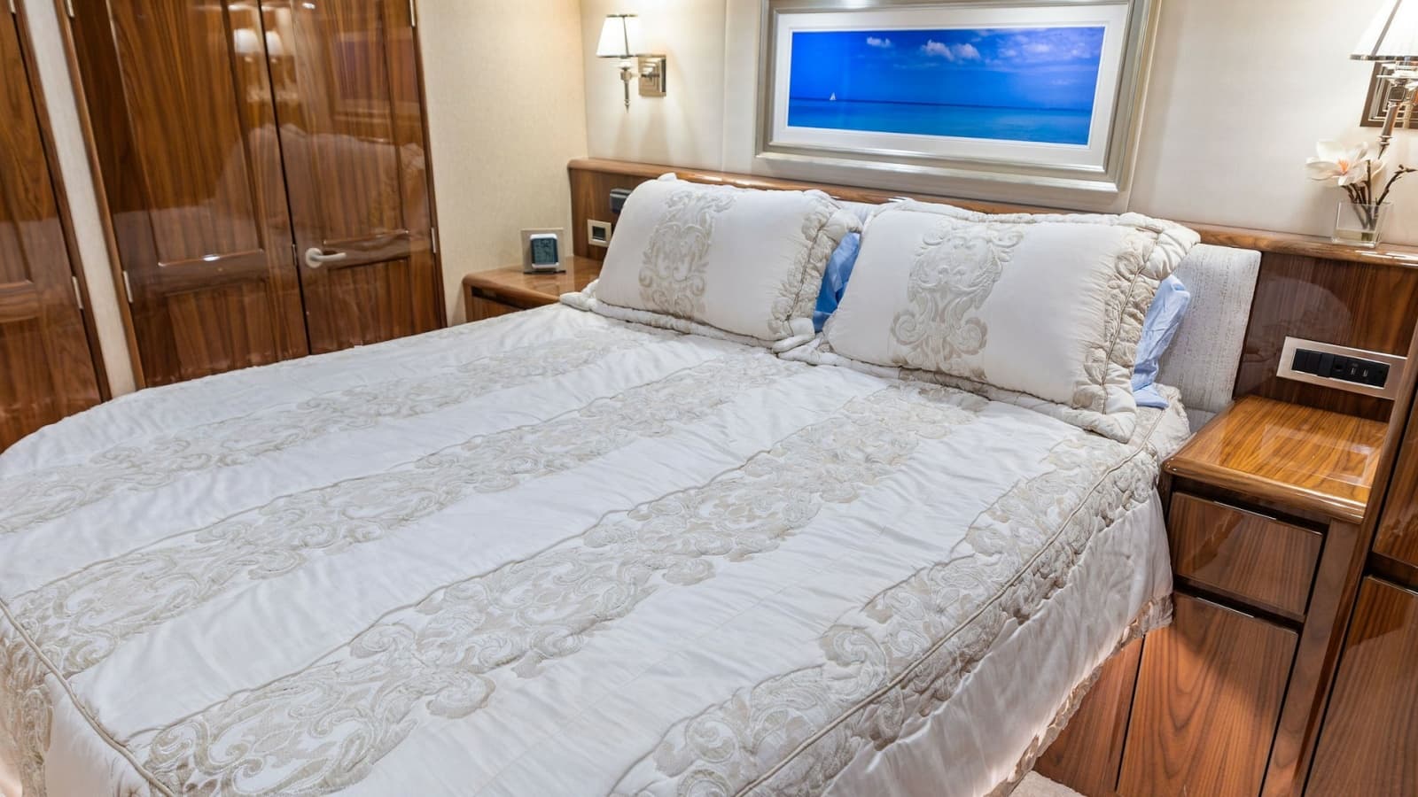 2018 Viking 62 Enclosed Bridge - Photo 36