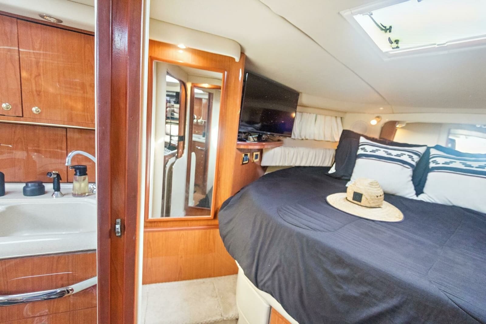 2000 Sea Ray 370 Express Cruiser - Photo 22
