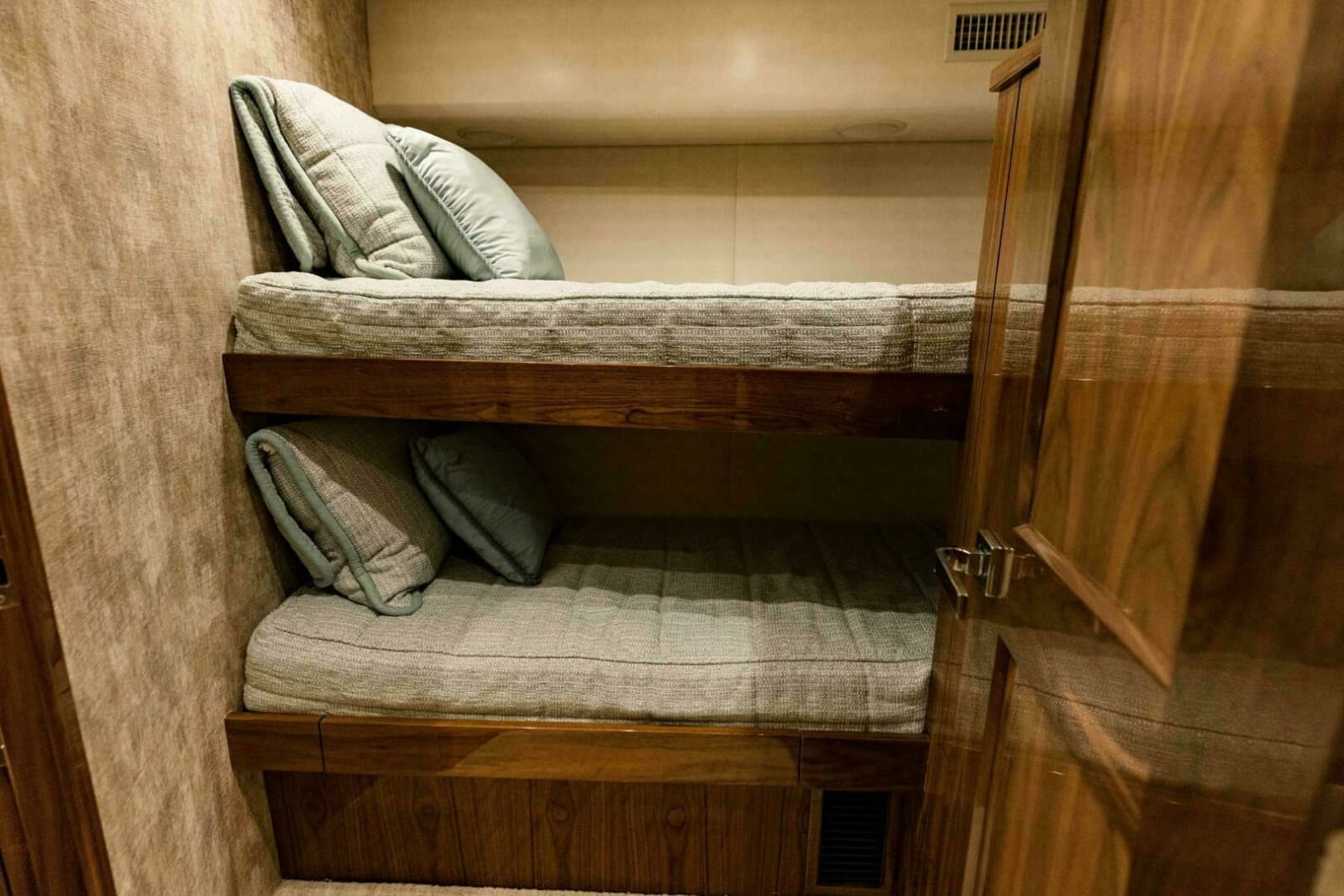 2020 Viking 72 Enclosed Bridge - Photo 28
