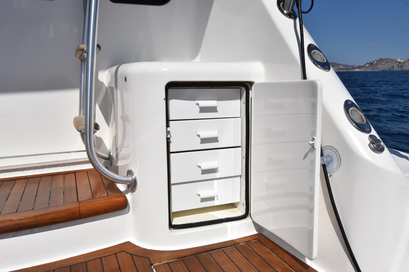 2016 Viking 55 Convertible - Photo 42
