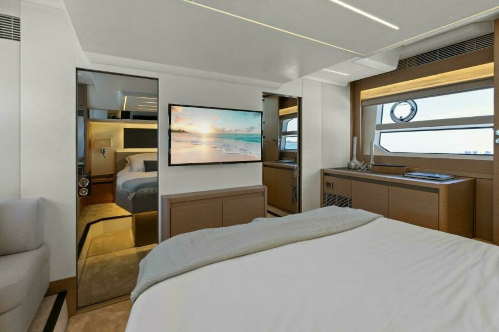 2022 Prestige 590 Flybridge - Photo 23
