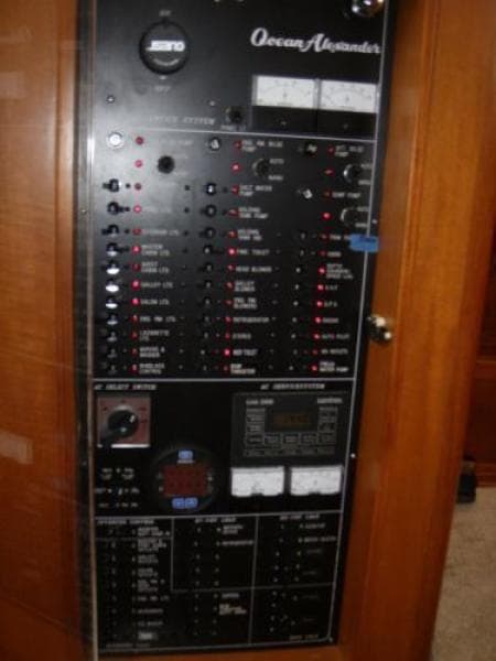 2005 Ocean Alexander Motor