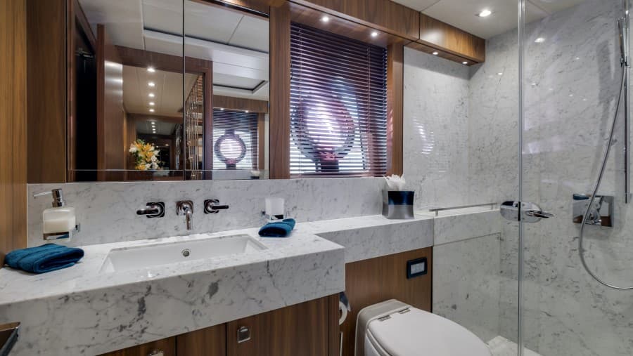 2018 Sunseeker 86 Yacht