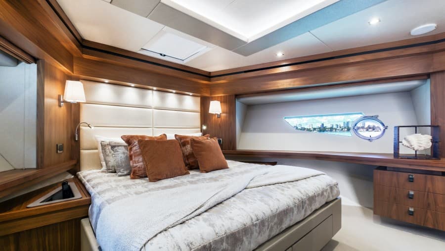 2018 Sunseeker 86 Yacht