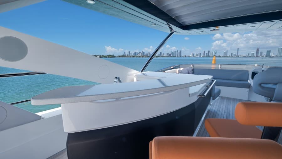 2018 Sunseeker 86 Yacht