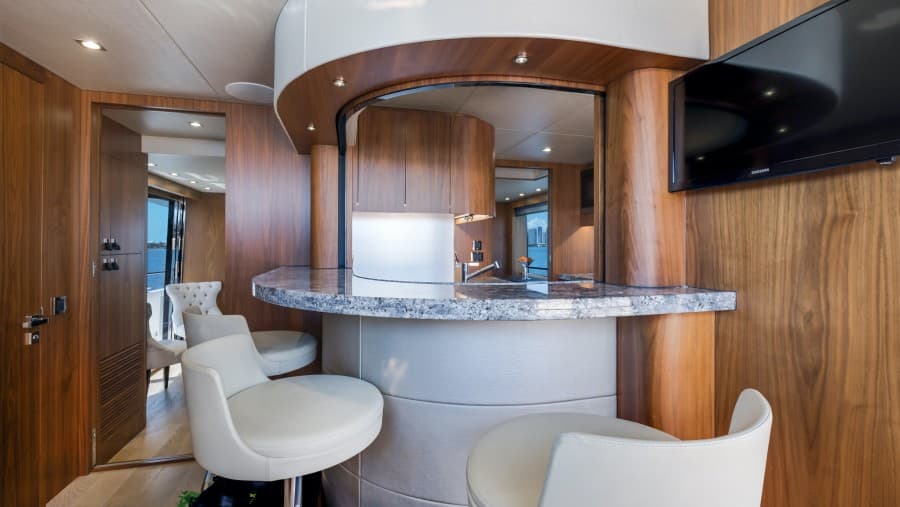 2018 Sunseeker 86 Yacht