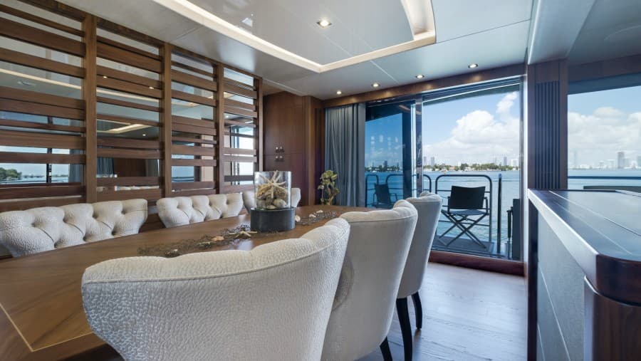 2018 Sunseeker 86 Yacht