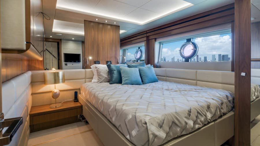 2018 Sunseeker 86 Yacht