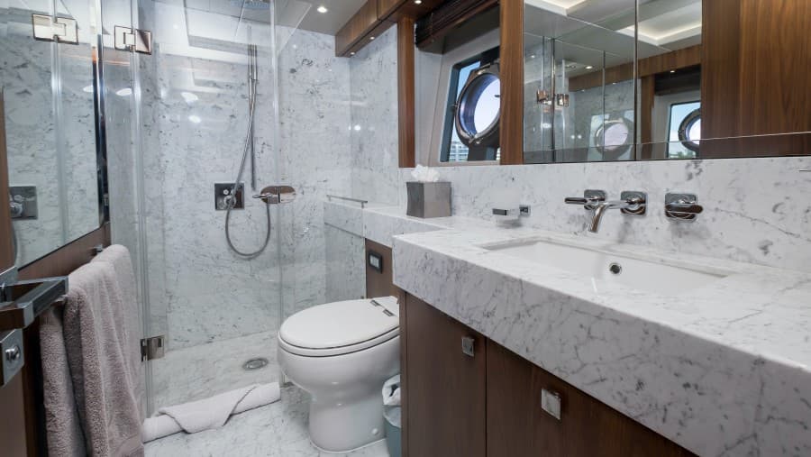 2018 Sunseeker 86 Yacht