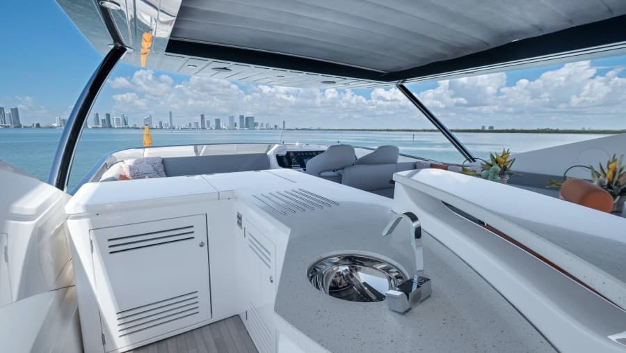 2018 Sunseeker 86 Yacht