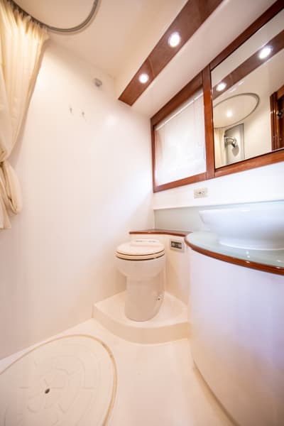 2004 Pershing Express