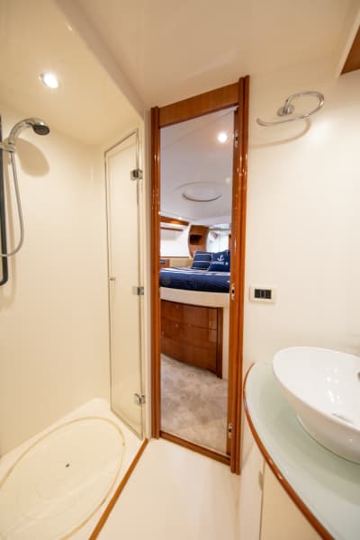 2004 Pershing Express