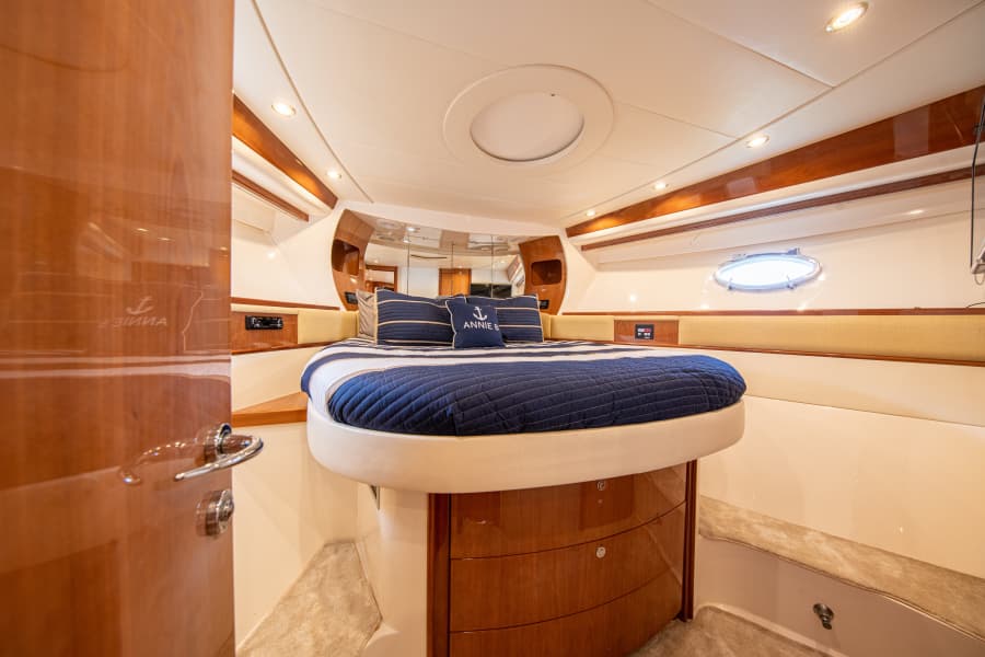 2004 Pershing Express