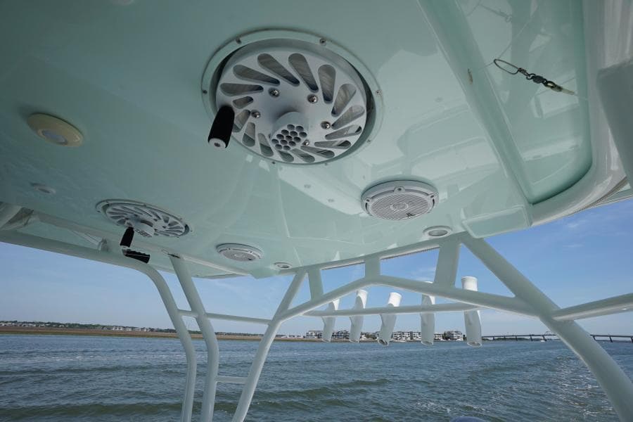 2013 Yellowfin 42 - helm