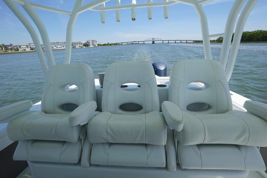 2013 Yellowfin 42 - helm-seating