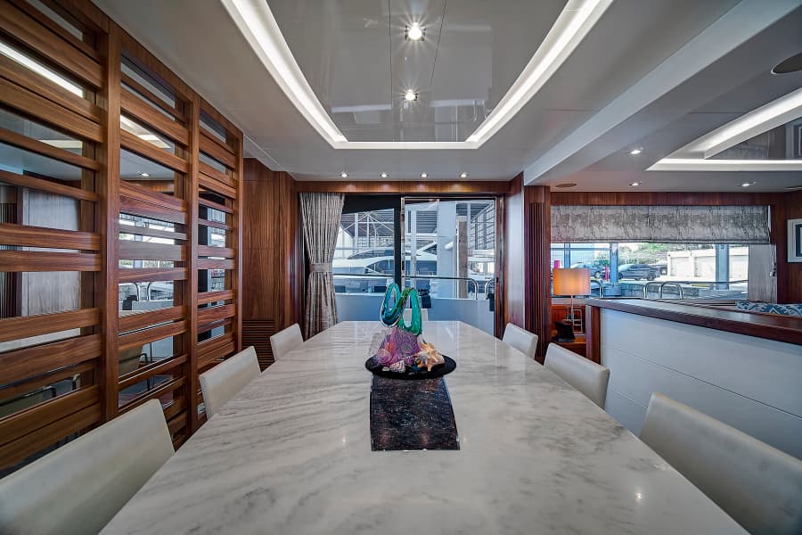 2019 Sunseeker 86 Yacht