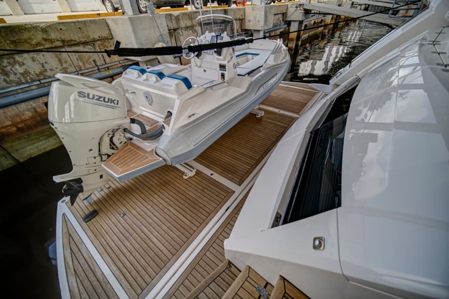 2019 Sunseeker 86 Yacht