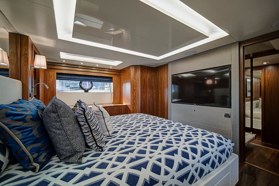 2019 Sunseeker 86 Yacht