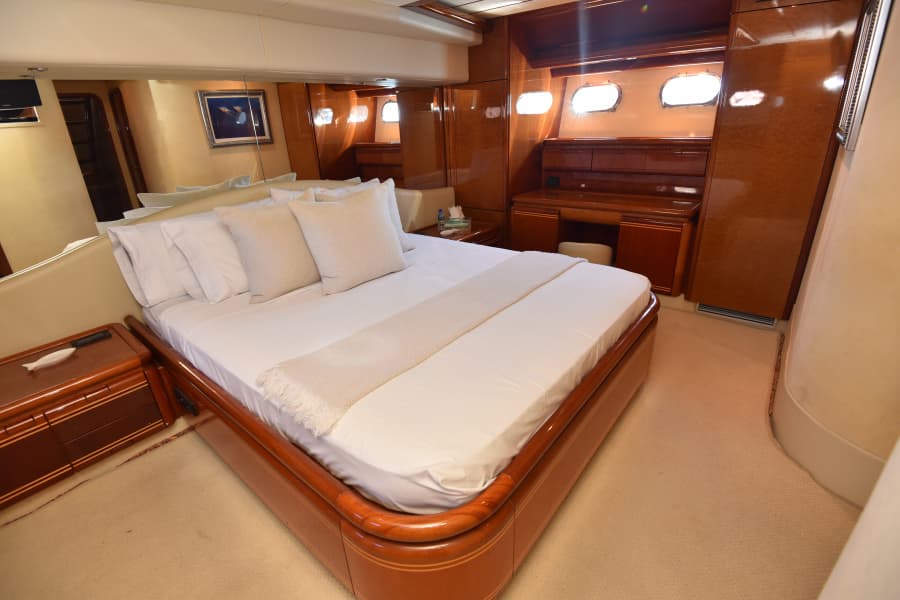 1997 Ferretti Yachts 80