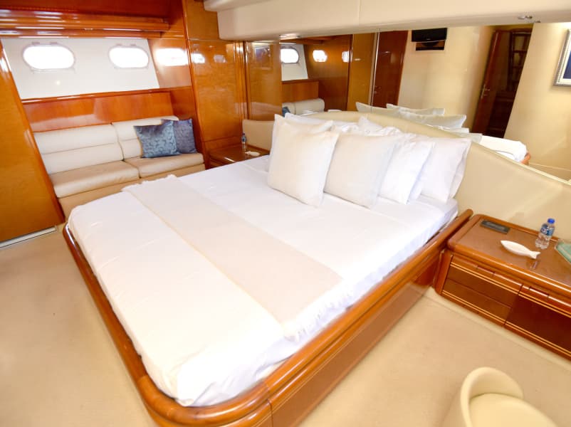 1997 Ferretti Yachts 80