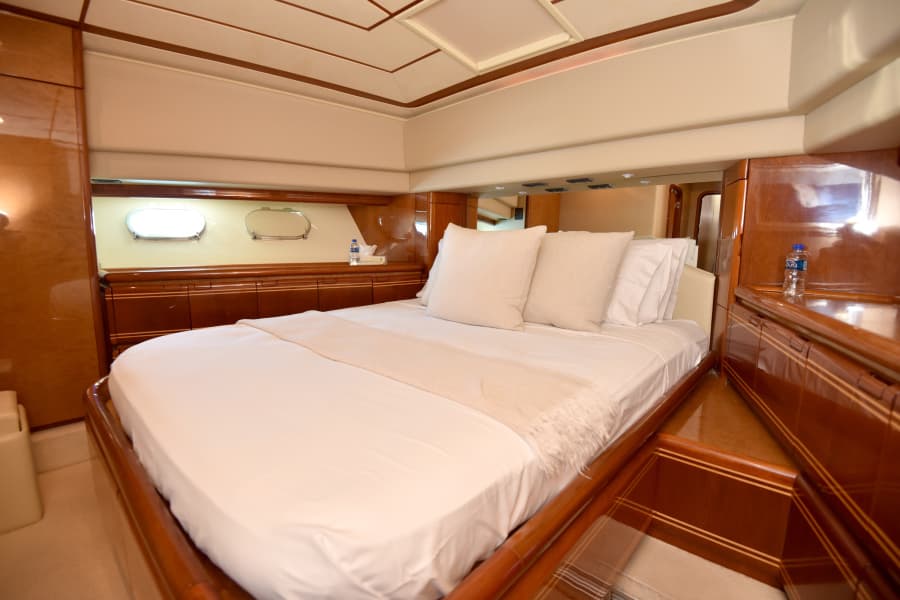 1997 Ferretti Yachts 80