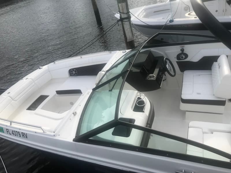 2019 Sea Ray SDX 270 Outboard