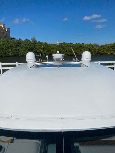 2000 Carver Trojan 440 Express