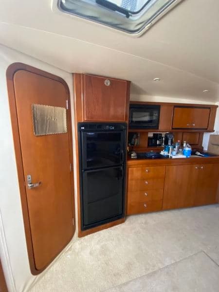 2000 Carver Trojan 440 Express