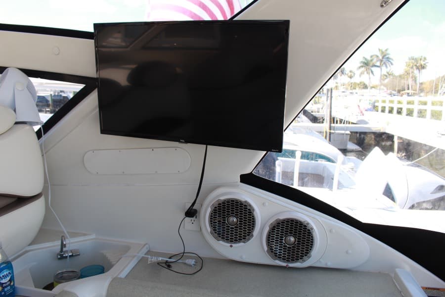 2000 Carver Trojan 440 Express