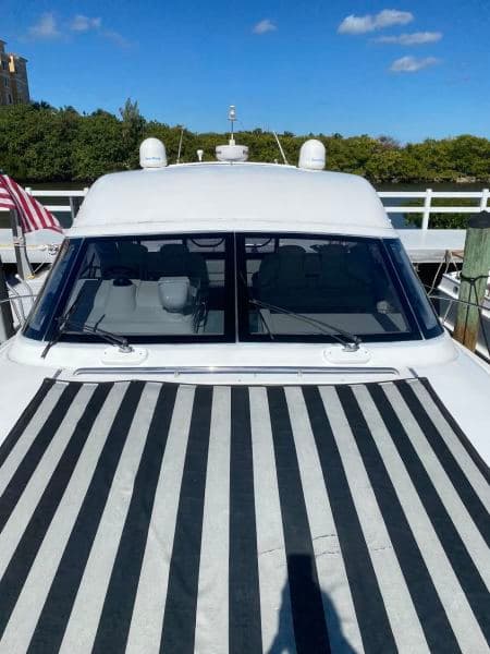 2000 Carver Trojan 440 Express