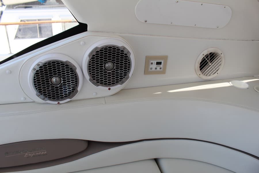 2000 Carver Trojan 440 Express