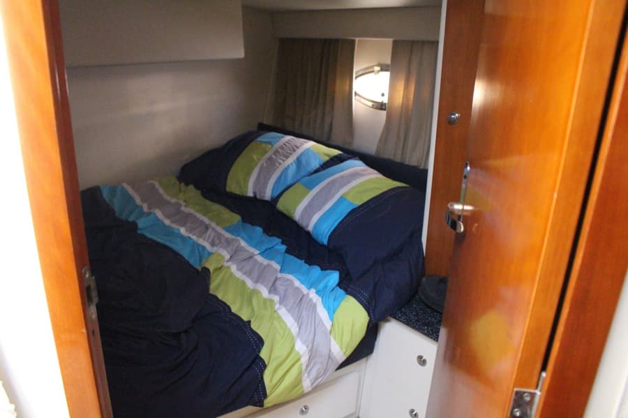 2000 Carver Trojan 440 Express