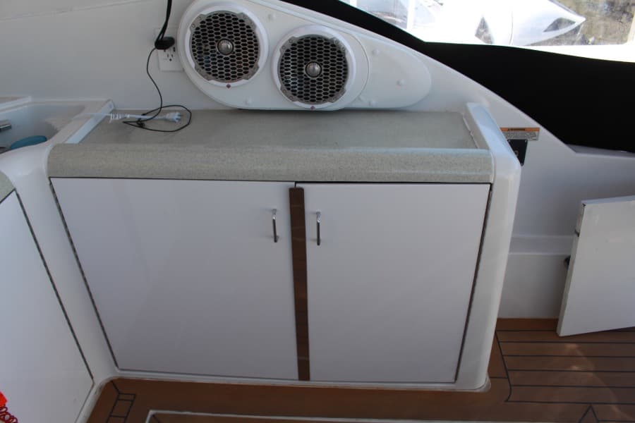 2000 Carver Trojan 440 Express