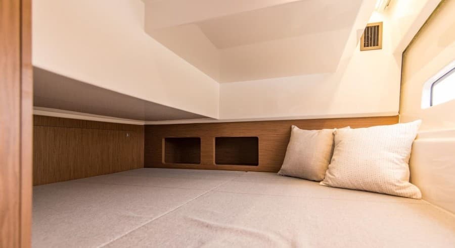 2025 Beneteau Antares 9