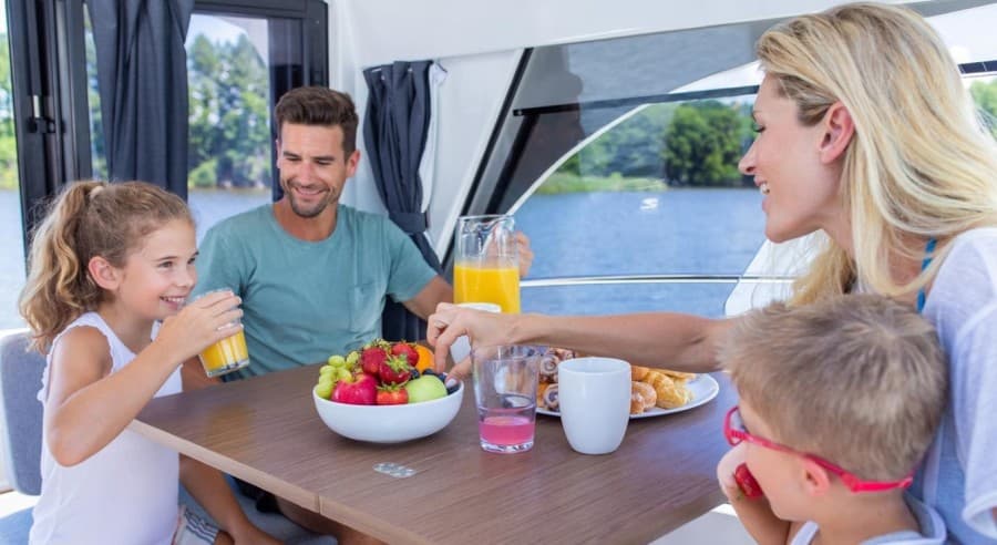 2025 Beneteau Antares 9