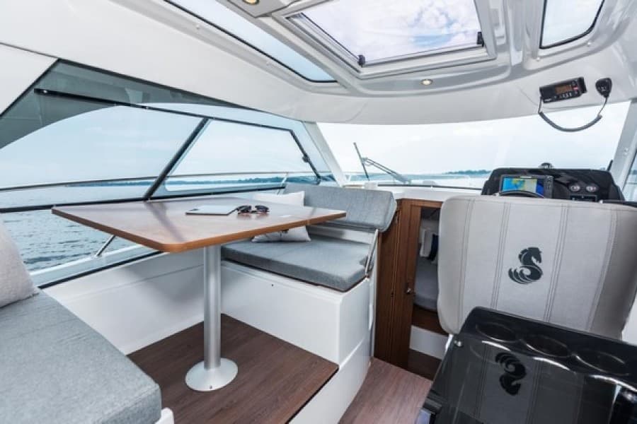 2025 Beneteau Antares 9