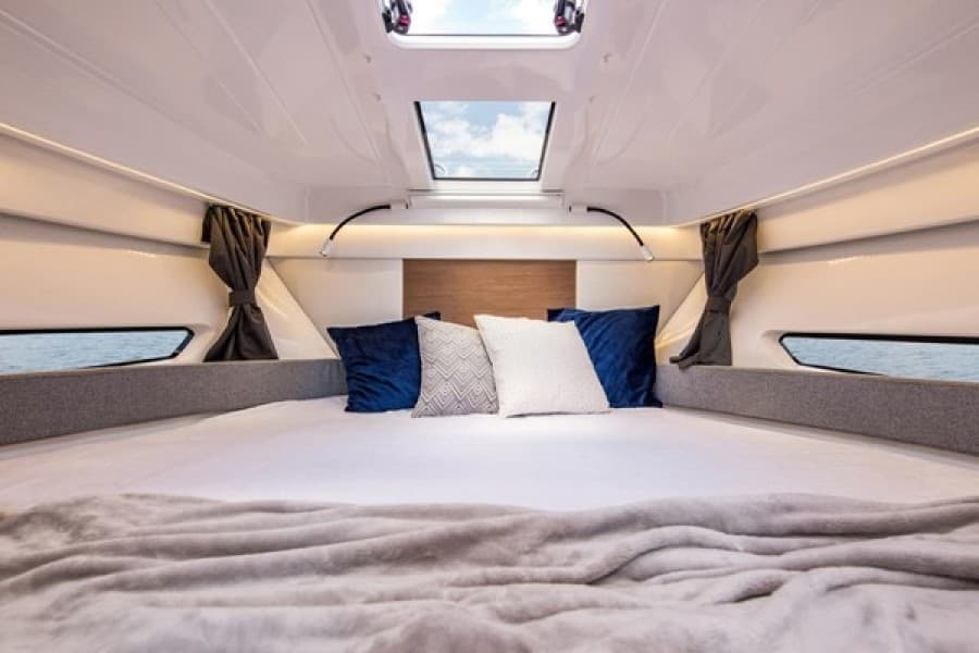 2025 Beneteau Antares 9